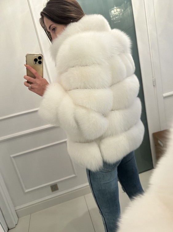 562