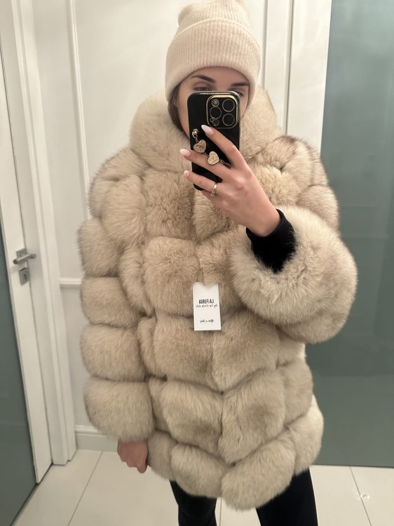 593