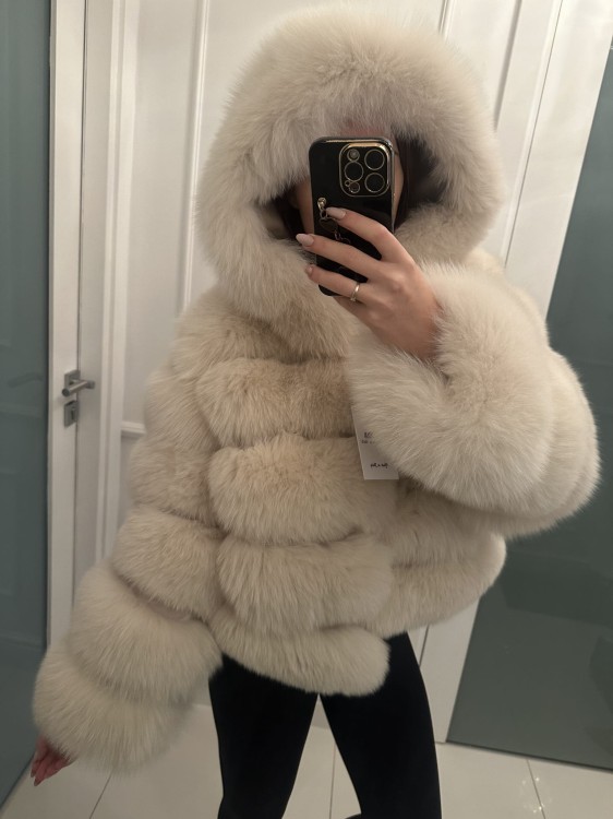 608