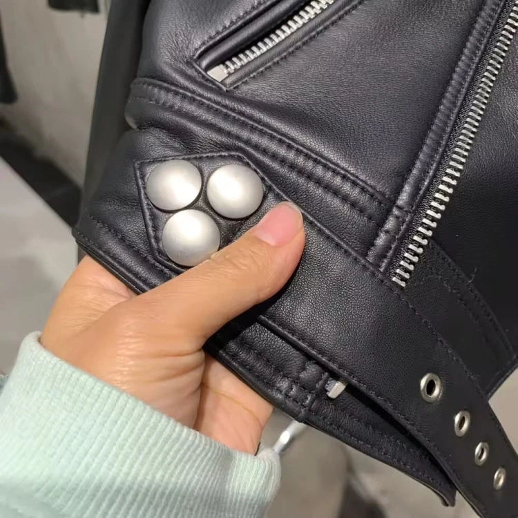 693